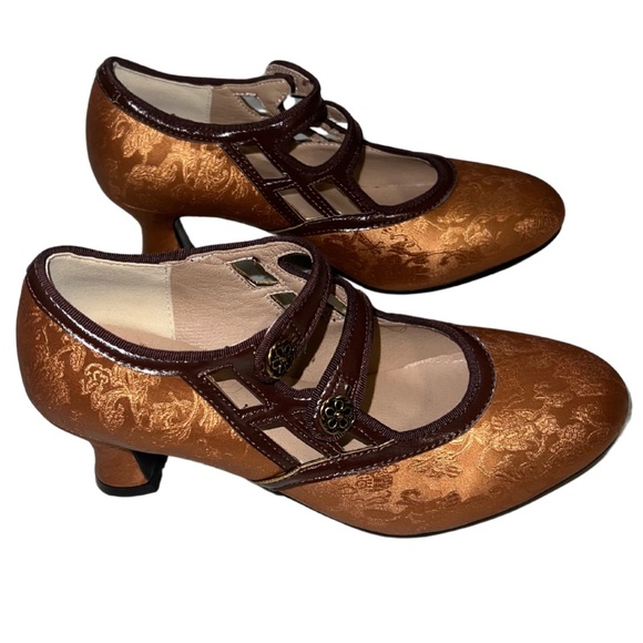 Vintage Bronze Heels with Cutout Design, Double Mary Jane Straps - Picture 4 of 8